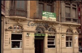 Puerta giratorias de antiguo café