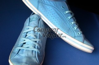 Zapatillas Buffalo de tela en azul claro nº39 40€