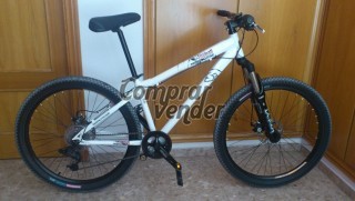 Bicicleta Moongose de DIRT (Semi-Nueva)
