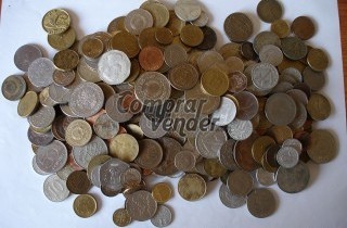 Monedas mundiales variadas al peso