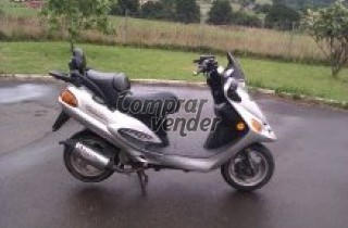 se vende moto kimco