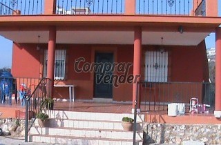 Se Vende Parcela de 2500 m2 con Casa y Picina - (Córdoba)