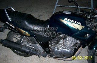 Vendo honda cb 500 limitada en papelers para el A2